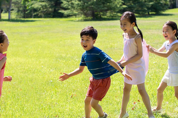 玩小幼稚6一8岁孩子好玩的游戏