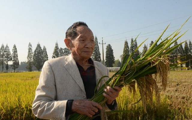 袁隆平多年在路边小店理发，他生前的生活有多朴素？