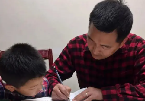 厨师爸爸手抄试卷，堪比印刷体，遇到这种情况你会选择手抄吗？