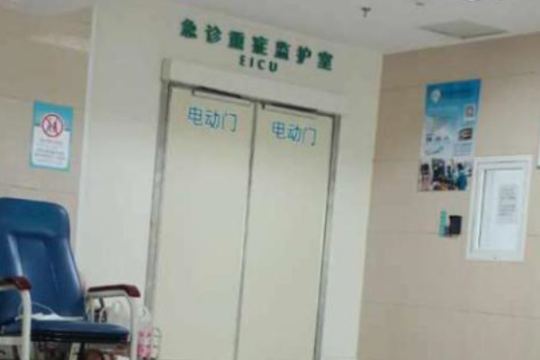 当街被挟持割喉、全身多处刺伤！17岁少女到底做了什么被如此对待？