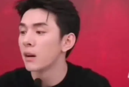 李佳琦直播间公开怼女助理：请别用你的三观来要求整个世界！为何这么说？