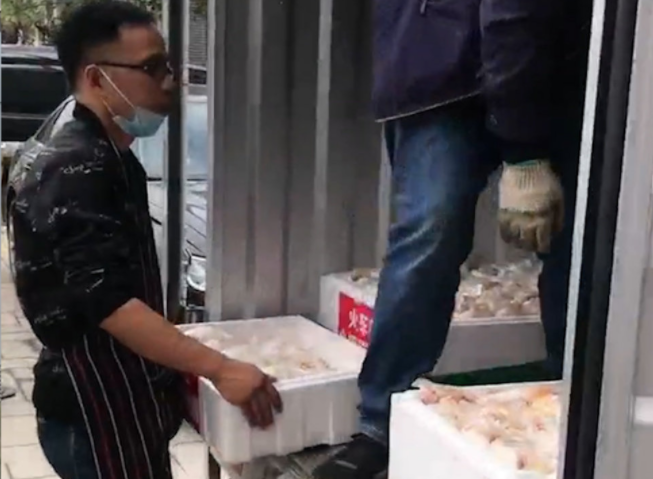 山西一饭馆老板凌晨3点起做1000个肉夹馍抗洪，这家店的举动有多暖心？