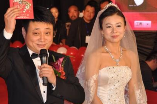 小么哥和老婆离婚了吗？