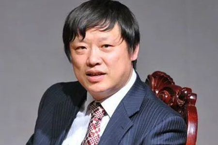 胡锡进点评教师因涉疫言论被行拘一事，他对此事的看法是什么？
