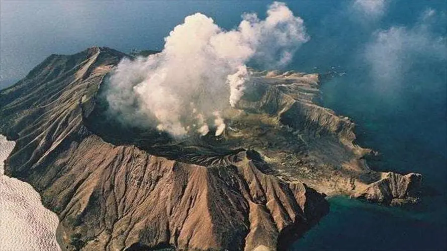 实拍菲律宾布卢桑火山喷发，当时的情况是什么样的？