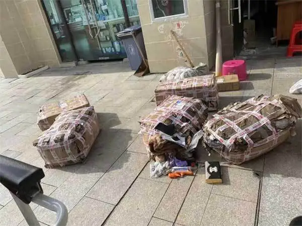 购买百万奢侈品在快递点浸水损毁，损失究竟该由谁来承担呢？