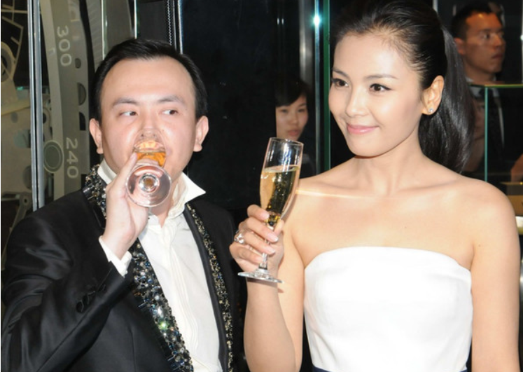 刘涛方否认因王珂欠债离婚，为何他们年年“被离婚”？