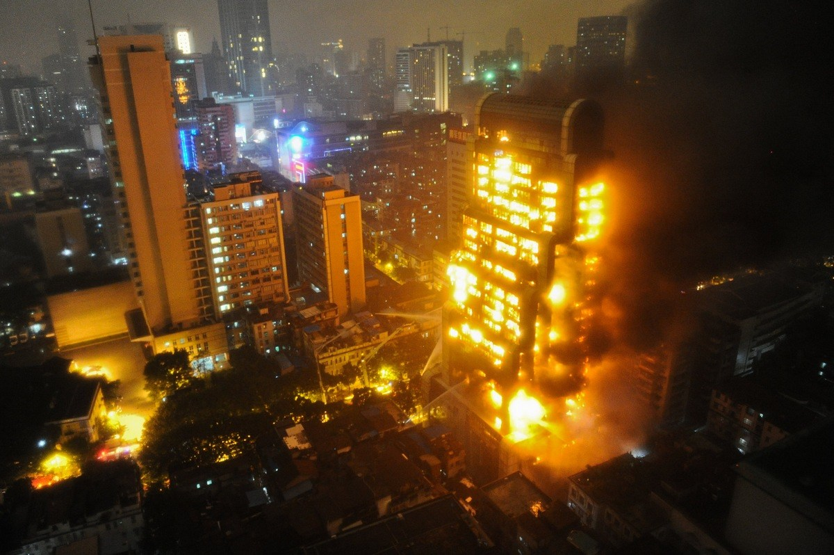 浙江一灵堂深夜起火致儿子儿媳死亡，引发着火的原因是什么？