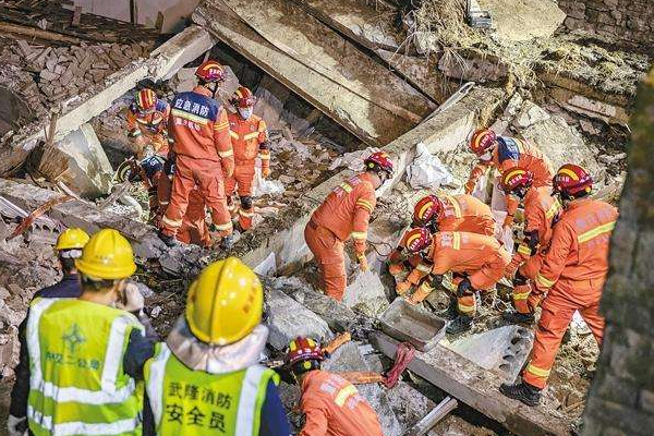 重庆垮塌食堂现场被夷为平地，已致9人遇难，燃气泄露燃爆的威力有多大？