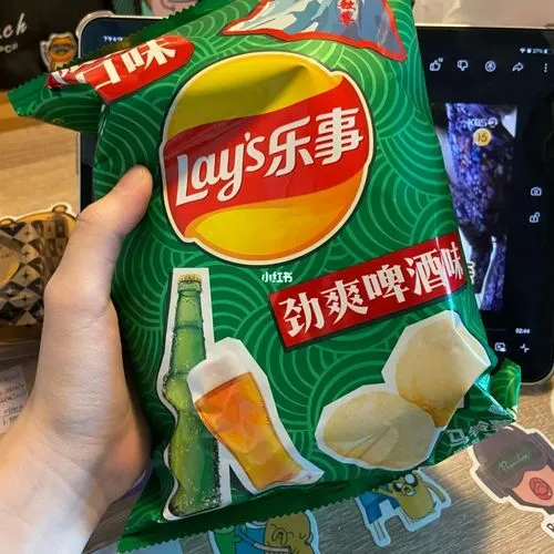 女子曝在乐事的薯片中吃出了一撮毛，这撮毛究竟是什么？