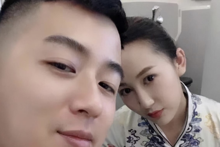 男子被空姐骗婚200万后称：后悔没珍惜前妻，他说这话要脸吗？