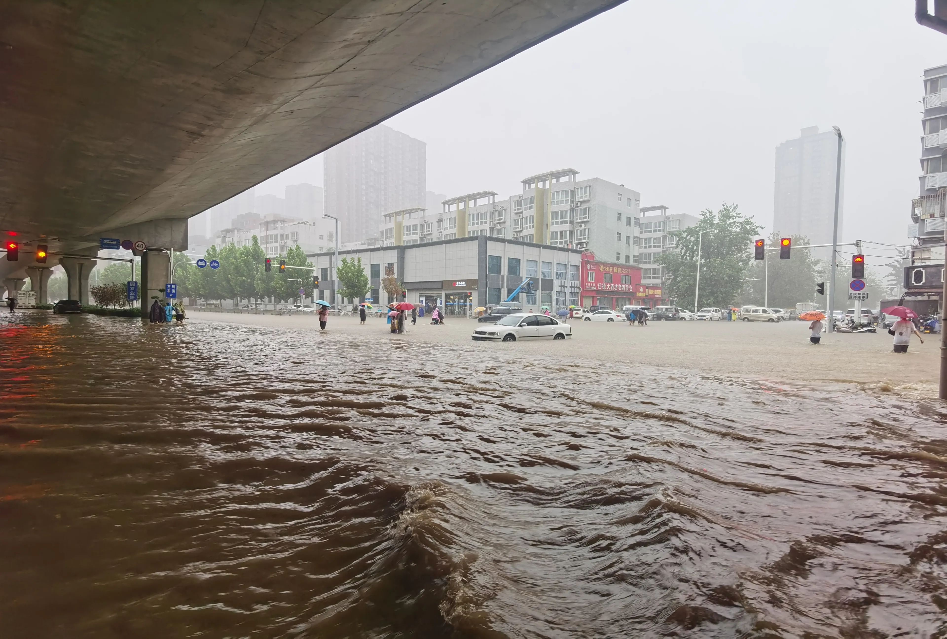 山东高密店铺遭水淹，这场暴雨给当地造成了多大影响？