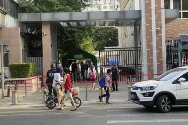 学校有密接者会停课吗