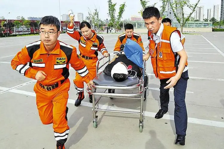 长沙官方表示不惜代价搜救39名失联人员，黄金救援时段该如何抢抓？