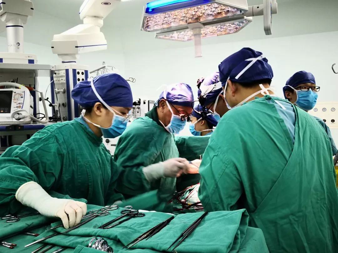 上海专家从女婴颅内取出4厘米断刀，目前这名女孩的情况如何了？