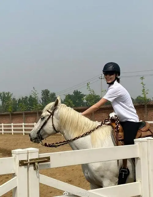 谷爱凌微博晒骑马照，她的身材怎么样？