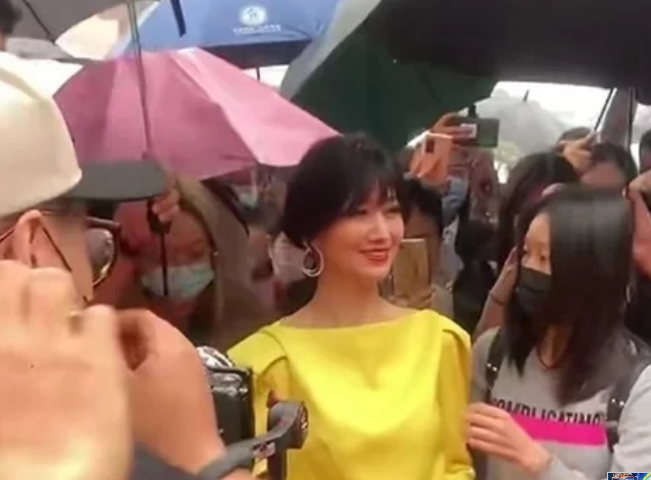 赵雅芝现身石家庄，人气爆棚，为何能够一直保持超高人气？