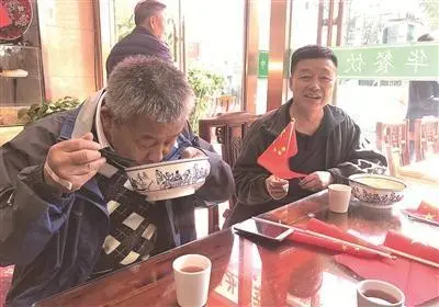 上海一阿姨吃面吃到自己继承面馆当老板，你知道哪些关于这位阿姨的故事？