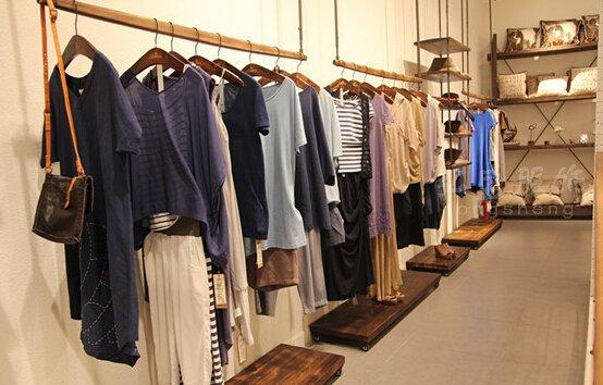 服装纺织概念股竞价多股涨停，这是由于什么事件引起的？