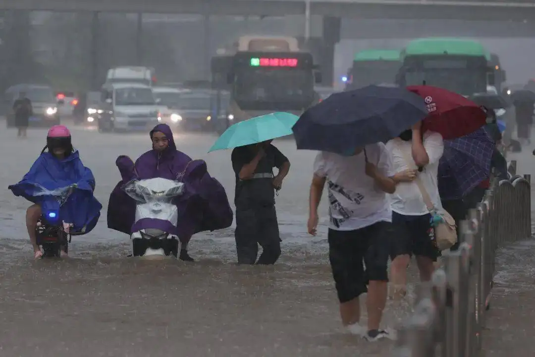 山东高密店铺遭水淹，这场暴雨给当地造成了多大影响？