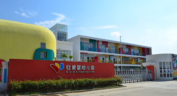 红黄蓝幼儿园回应助教让男童闻脚，男童家长对此有什么反应？