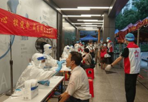 广州一女子下班走错路误入封控区，这种情况可以放行吗？